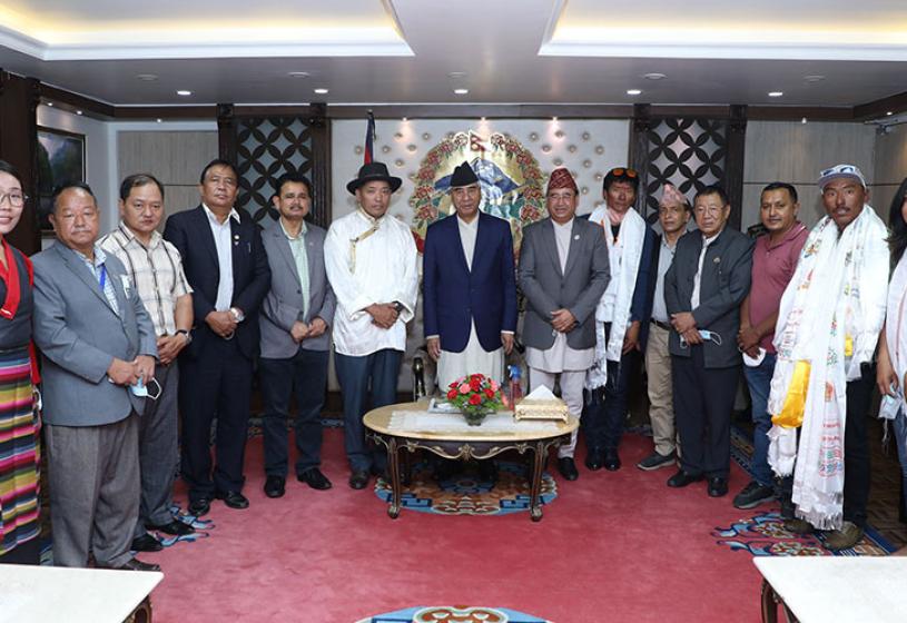 प्रधानमन्त्रीबाट विश्व कीर्तिमानी आरोहीलाई सम्मान